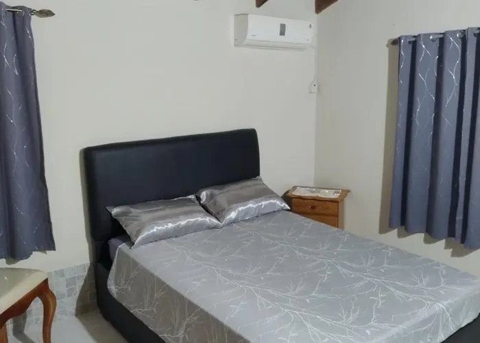 Aquamarine Ave Apartment *